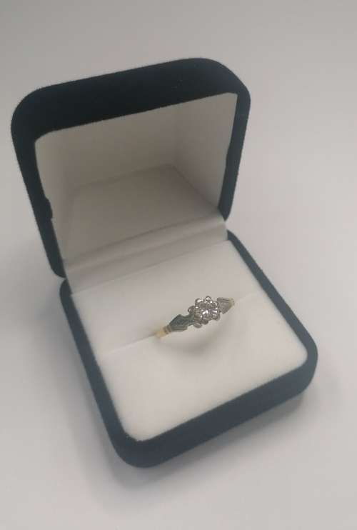 *Vintage Round Brilliant Solitaire Set in 18k Yellow Gold and Platinum*
